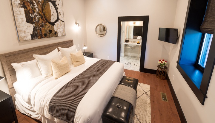 4 FIVE GUEST ROOMS WITH EN-SUITE BATHS