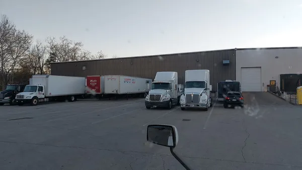 Warehouse image 907795ca15d9446b824fd97834eb0724
