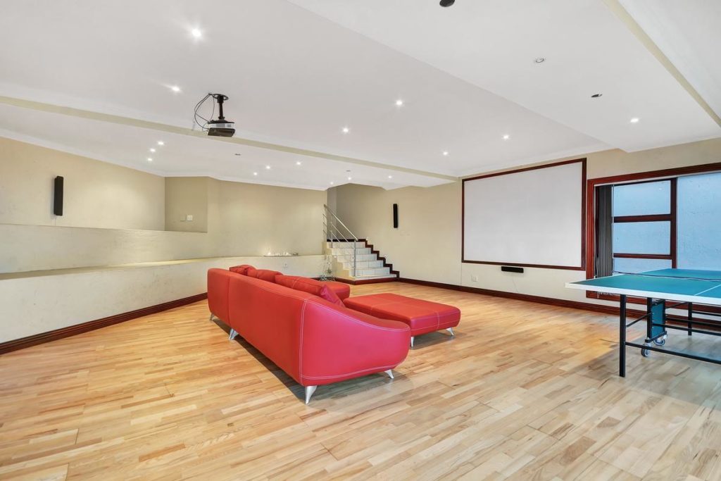 This luxurious home in Noordheuwel offers AweInspiring views of the