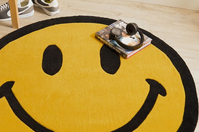 Market Smiley Rug ESSENTIALS: Chinatown Market must-have clothing & accessories ...