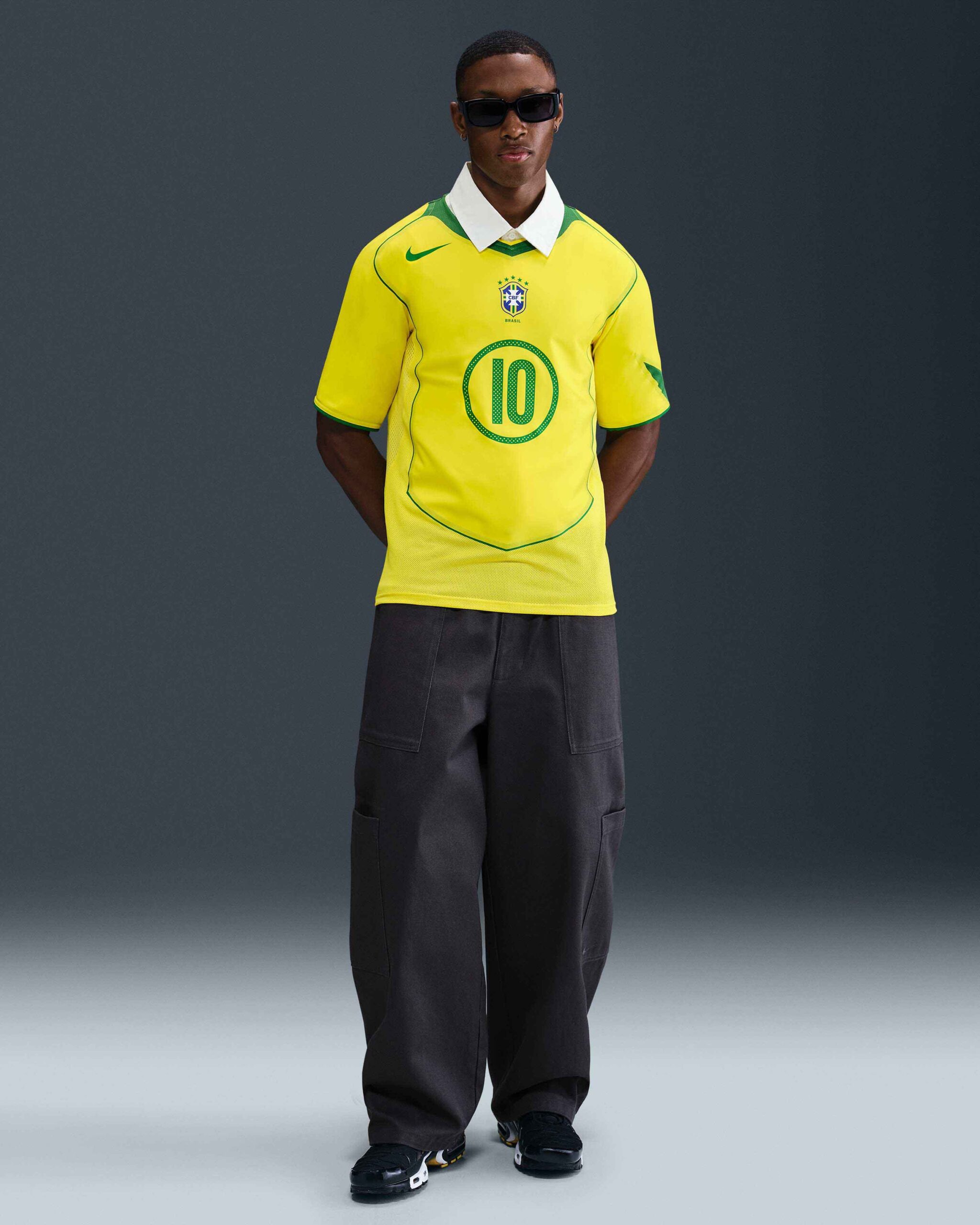 ウェア NIKE Brazil Ronaldinho CBF 2004 TOTAL 90 Nike Ronaldinho Brazil 2004 Total 90 Reissue Jersey - SoccerWorld