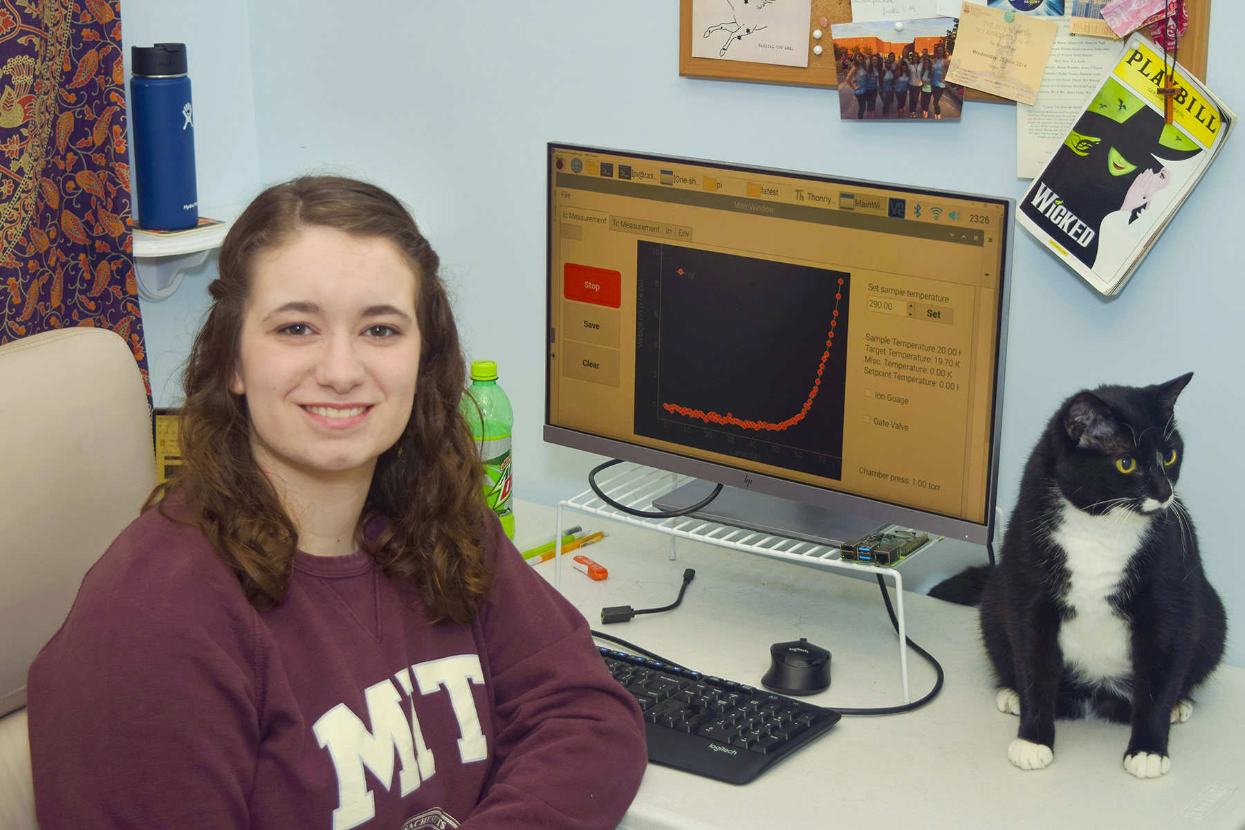 Meet Lauryn Kortman: Juggling fusion magnets and LED batons