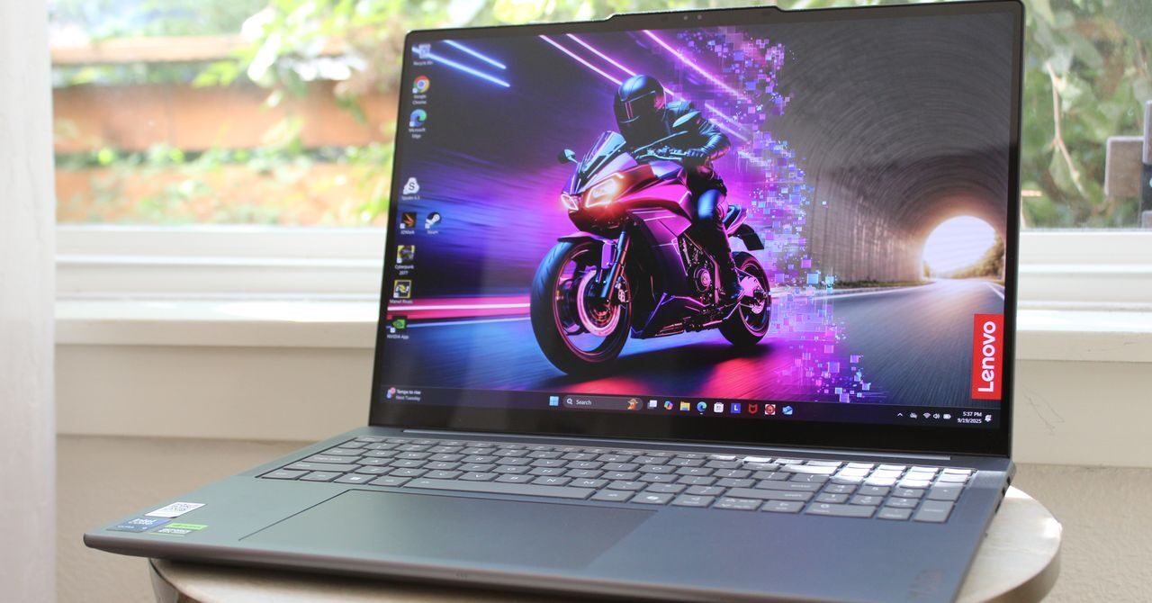 The Lenovo Yoga Pro 9i Has MacBook Pro Vibes at a Much Lower Price
