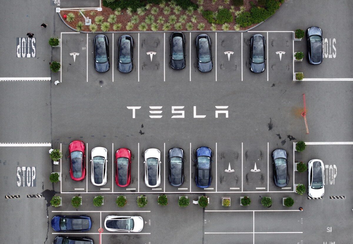 Tesla annual sales decline 9% as it's overtaken by BYD as global EV leader | TechCrunch