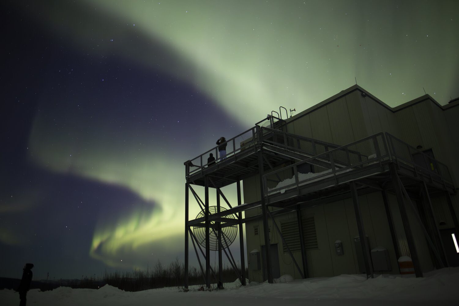 MIT students study plasma physics beneath Alaska's aurora