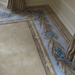 Handtufted Floral Border 	