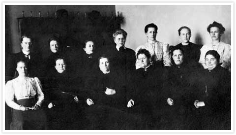 13 of the world's first female MPs, elected in Finland's parliamentary elections in 1907 13 of the world's first female MPs, elected in Finland's parliamentary elections in 1907