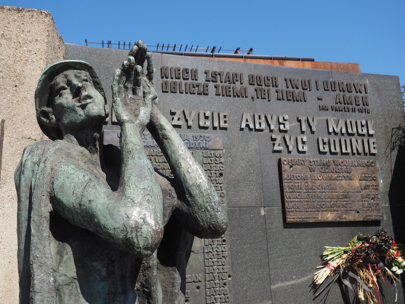 Monument to the Fallen Shipyard Workers, Gdańsk Monument to the Fallen Shipyard Workers, Gdańsk