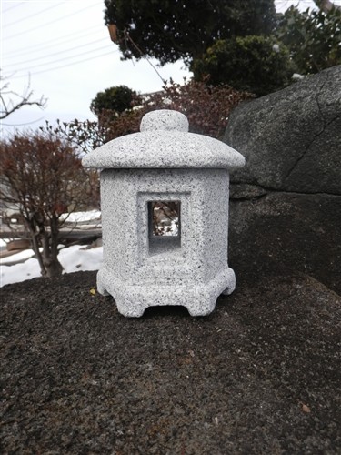Kato Stonemasons Sunshoan Stone Lantern - Thumbnail 2