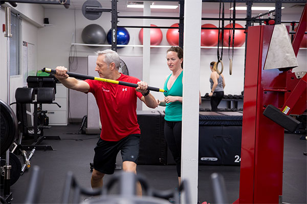 personal trainer conducting functional fitness consultation with client