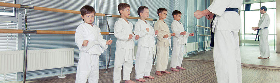 Kids-lined-up-in-front-of-instructor