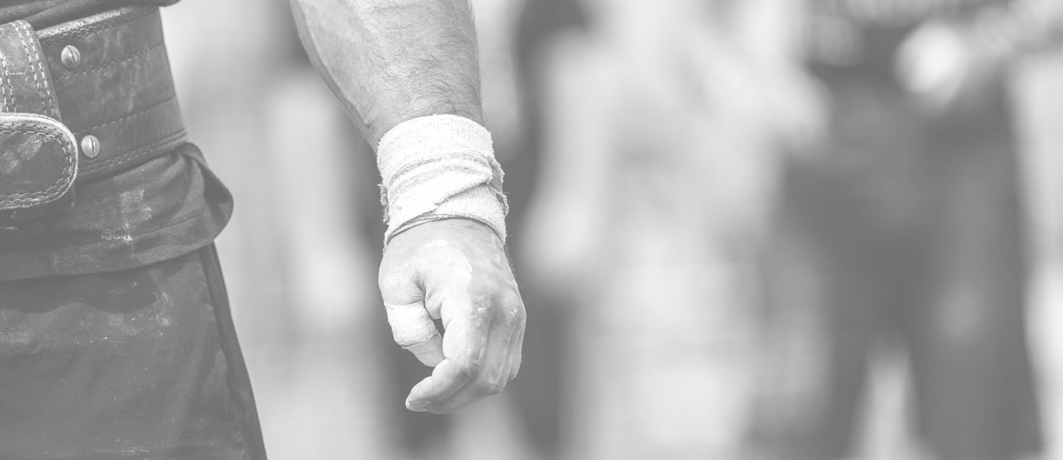 Closeupofathletehandbeforelift1 CrossFit Five by Five
