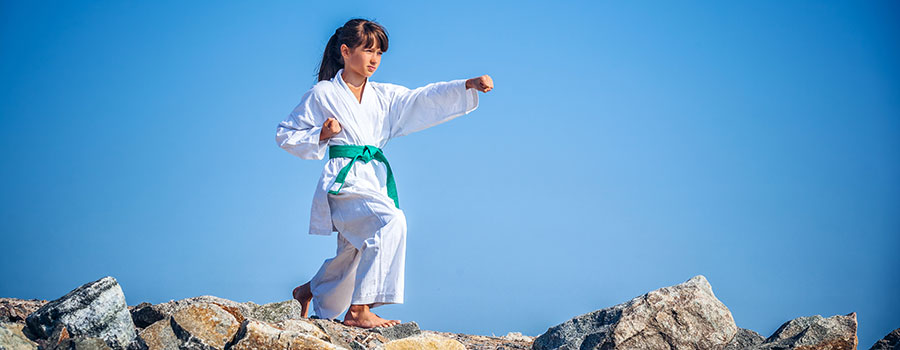 Girl-training-karate