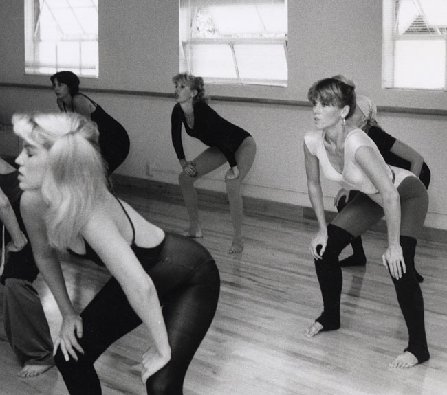 Jane Fonda leading an aerobics class.