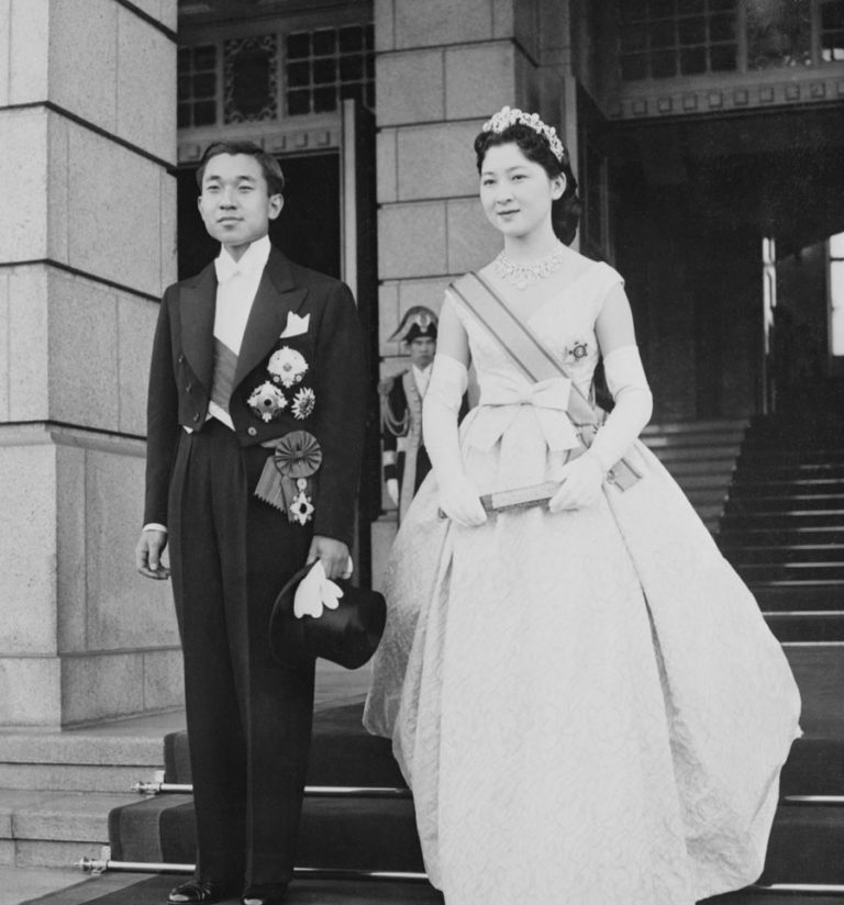 As Emperor Akihito, 85, Abdicates, We Look Back at a Dispatch from