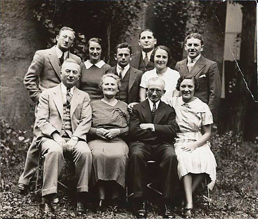 A black and white family photo of the Wiener family.