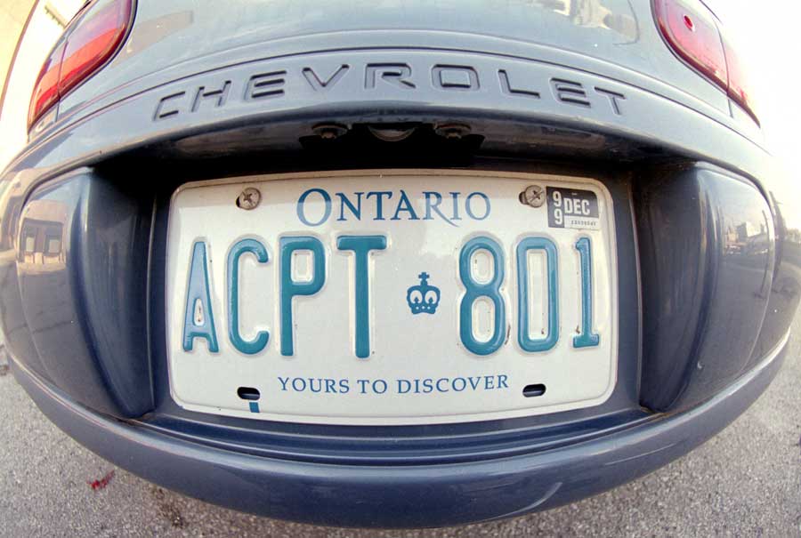 An Ontario license plate with the current slogan "Yours to Discover."