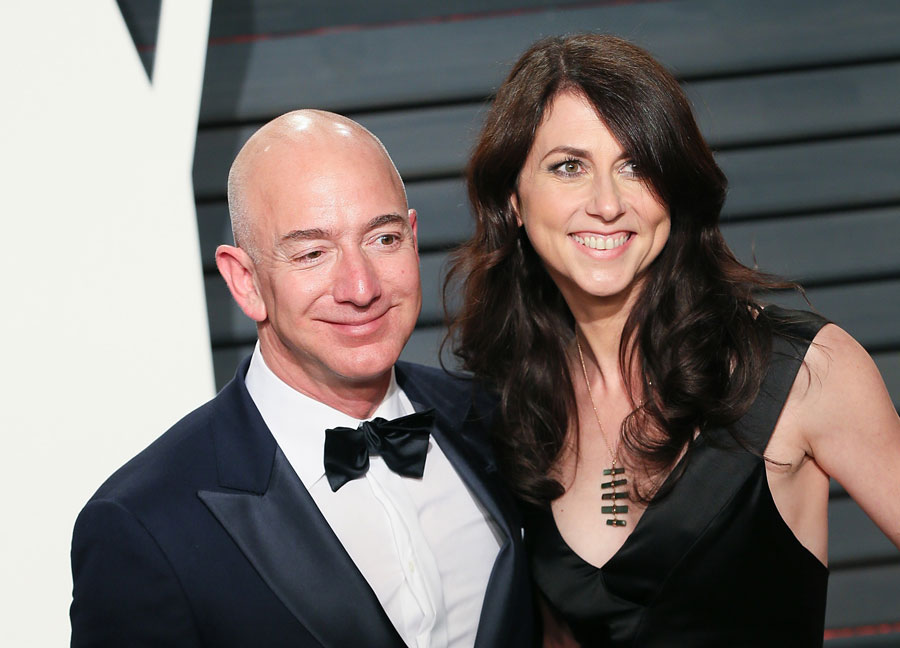 Jeff and Mackenzie Bezos at a black tie affair in 2017.