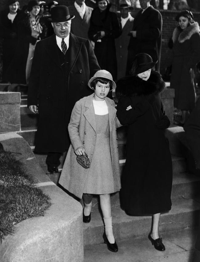 Gloria Vanderbilt In Long Island With Her Aunt, Gertrude Vanderbilt-Whitney, Who Had Custody Of The Young Heiress, On December 2, 1934. (Photo by Keystone-France/Gamma-Keystone via Getty Images)