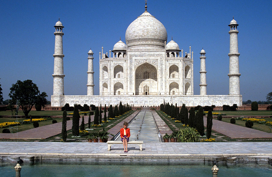 Diana, Princess of Wales in front of the taj mahal
