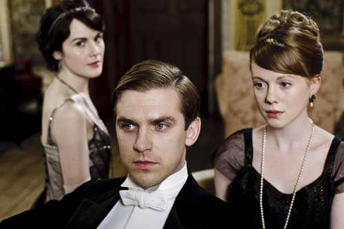 Downton Abbey S2E2: The love triangle - Lady Mary (Michelle Dockery), Matthew (Dan Stevens) and Lavinia Swire (Zoe Boyle) Downton Abbey S2E2: The love triangle - Lady Mary (Michelle Dockery), Matthew (Dan Stevens) and Lavinia Swire (Zoe Boyle)