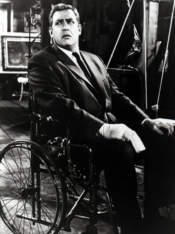 » Ironside Chief Robert T. Ironside (RAYMOND BURR)