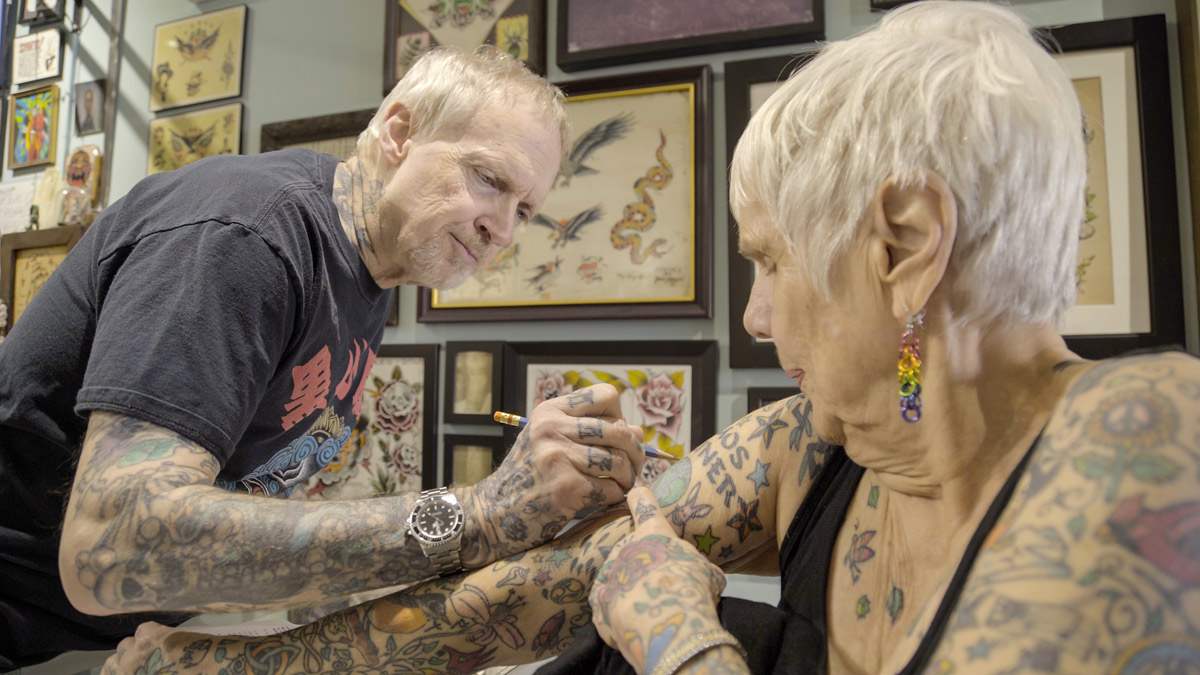 https://s3.amazonaws.com/zweb-s3.uploads/visiontv/2018/11/25001051/Helen-Lambin-with-tattoo-artist-David-McNair-at-Chicago-Tattoo-Co_1200.jpg