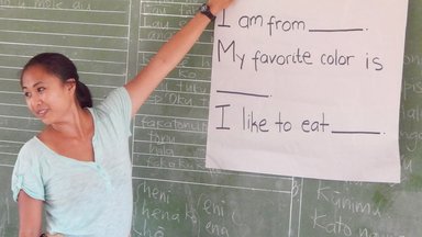 Trainee practices simple grammatical constructions in Model School during Pre-Service Training