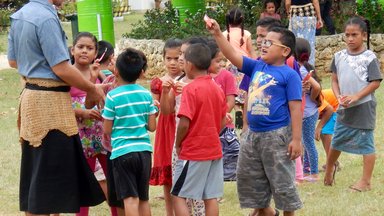 Incorporating physical activities encourages kinetic learning.