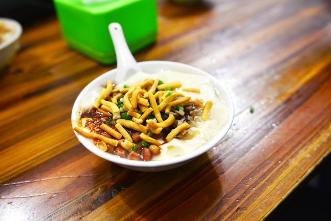 豆腐脑 (dòufu năo)