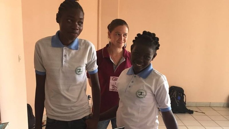 Girls presenting the app