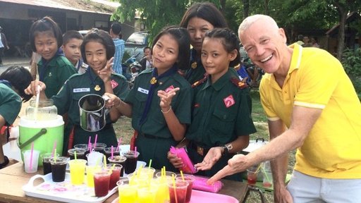 Volunteer in Thailand with students