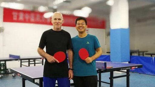 Lawrence Kahn with his counterpart at a university of Chinese medicine.