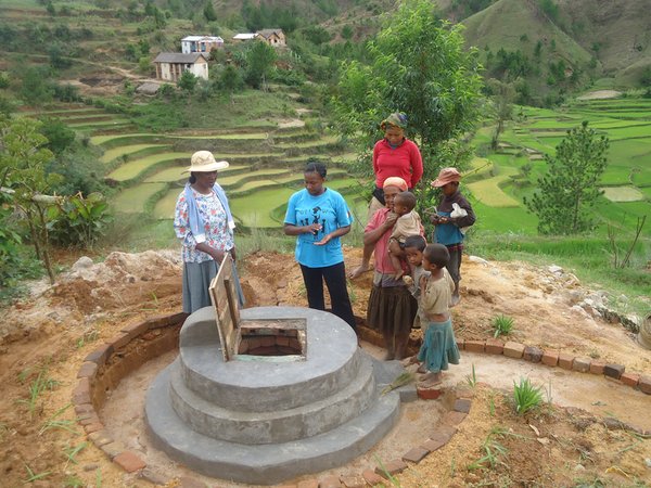 Madagascar: A community health worker explains how the safe water source functions.