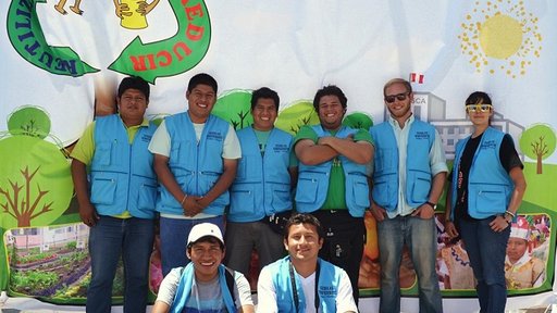 Michael Kowalick with the Escuelas Ecoeficientes team.