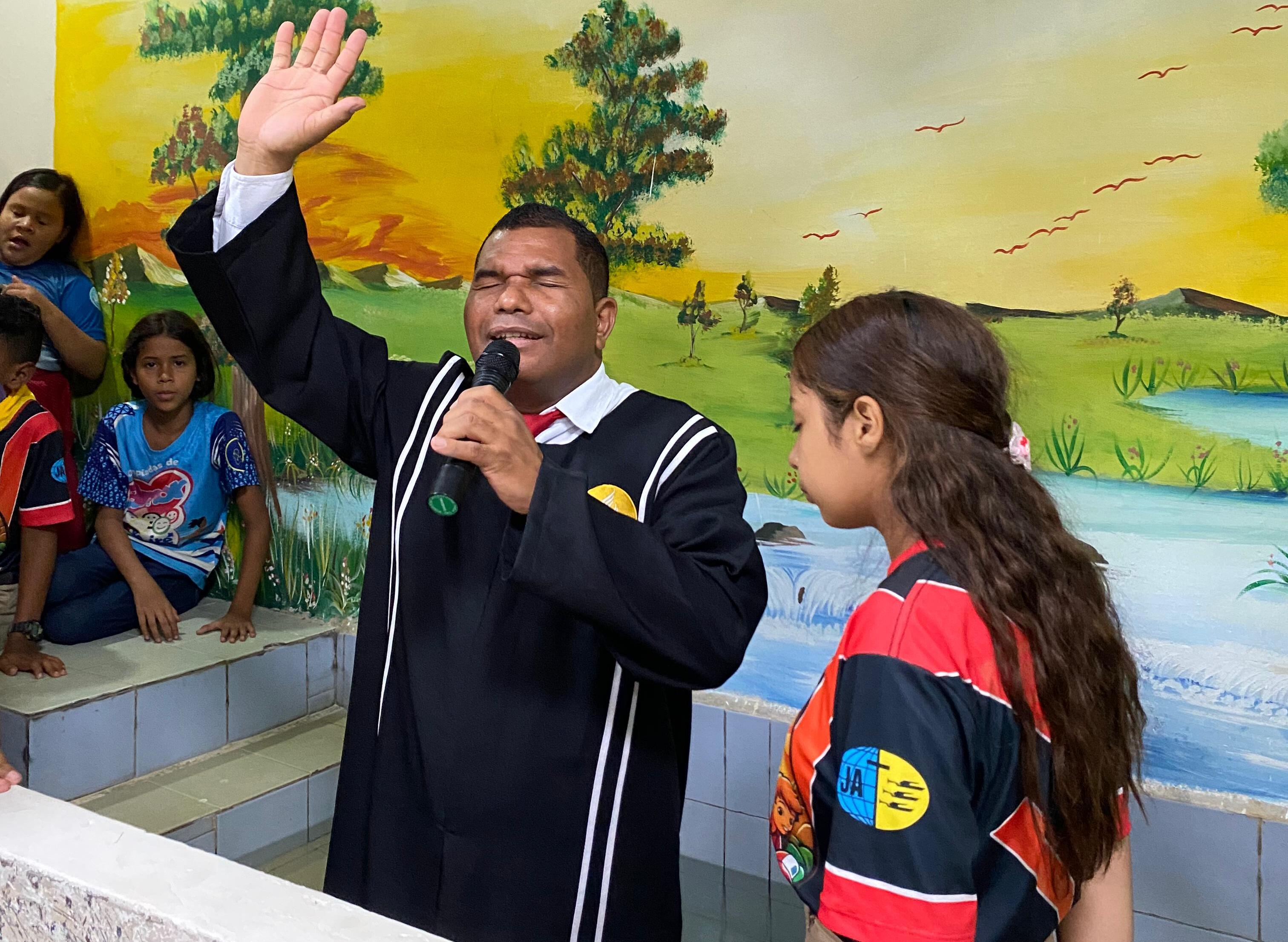 MARCHA DE JÓVENES ADVENTISTAS MOTIVA A UNA PERSONA A ENTREGARSE A JESÚS