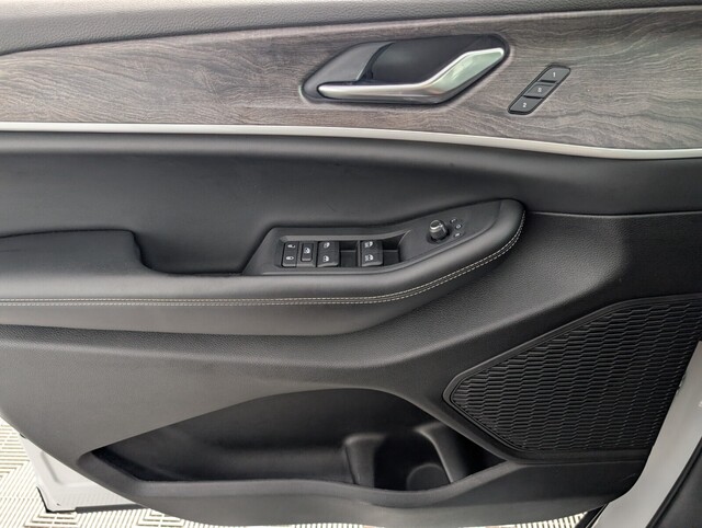 used 2023 Jeep GRAND CHEROKEE L car, priced at $26,000
