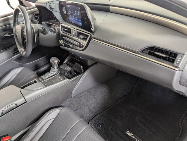 used 2022 Lexus ES car, priced at $39,000
