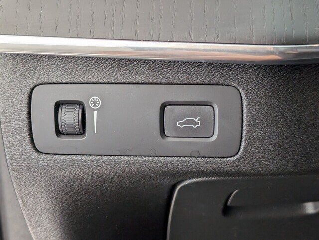 used 2020 Volvo XC90 car, priced at $23,000