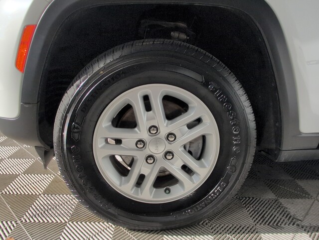 used 2023 Jeep Grand Cherokee car, priced at $26,998