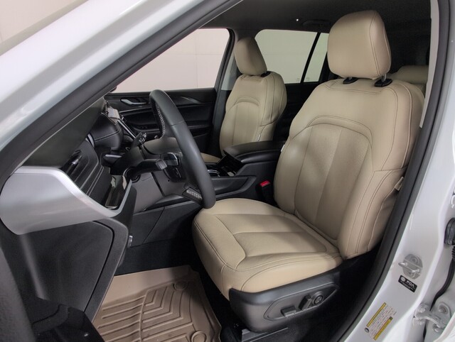 used 2023 Jeep Grand Cherokee car, priced at $26,998