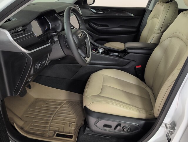 used 2023 Jeep Grand Cherokee car, priced at $26,998