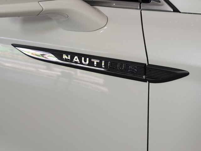 used 2022 Lincoln Nautilus car, priced at $26,798