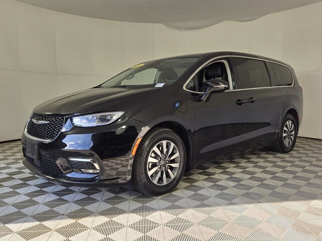 used 2024 Chrysler Pacifica car, priced at $27,468