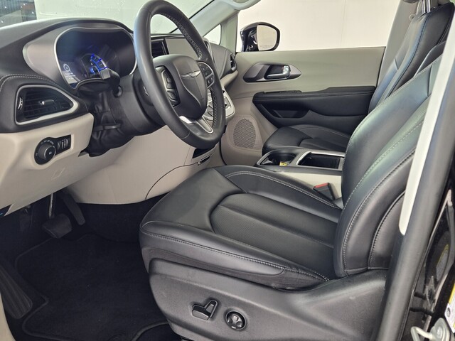 used 2024 Chrysler Pacifica car, priced at $27,468