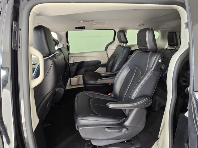 used 2024 Chrysler Pacifica car, priced at $27,468