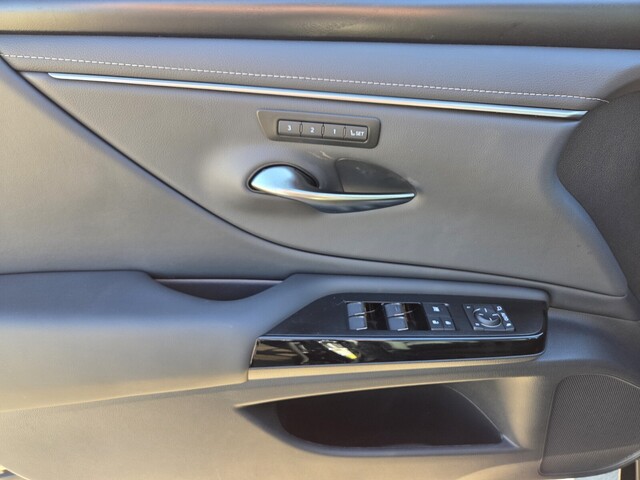 new 2025 Lexus ES car, priced at $47,214