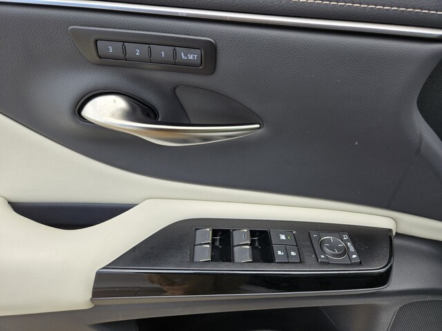 new 2025 Lexus ES car, priced at $47,714
