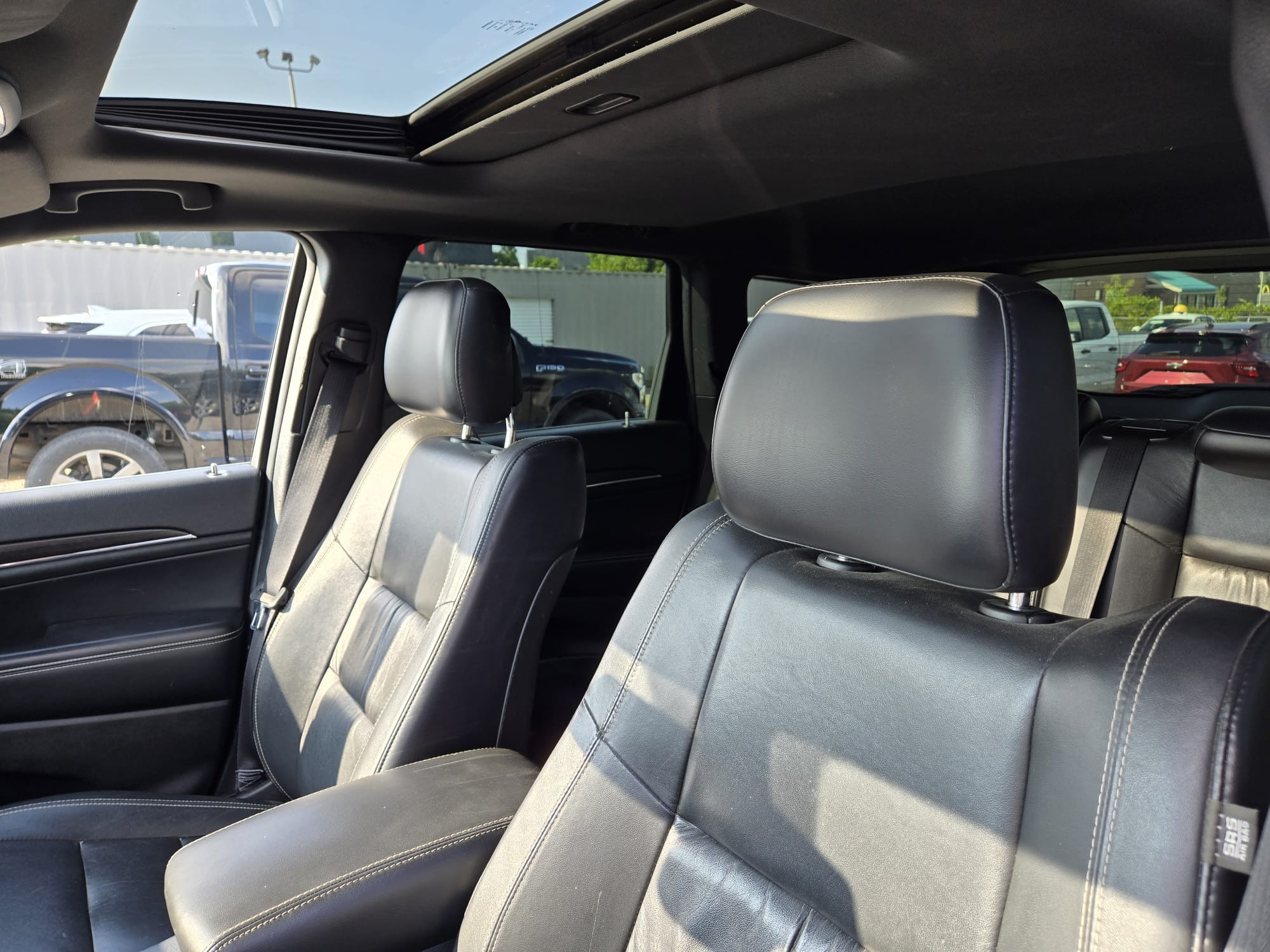 used 2015 Jeep Grand Cherokee car, priced at $13,998