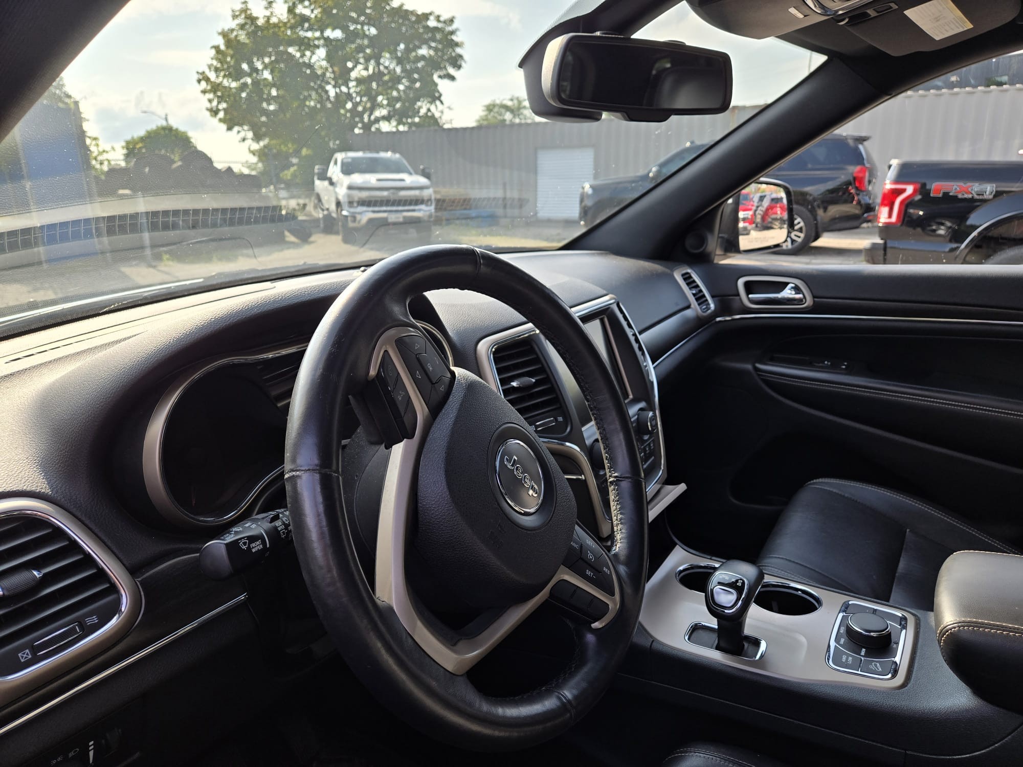 used 2015 Jeep Grand Cherokee car, priced at $13,998